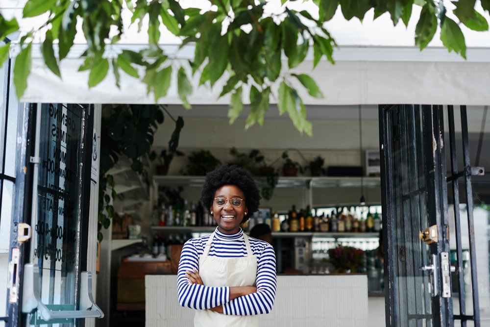 Owner welcoming customer to her store — Stock Photo, Image

Remove BG

Save

Share

Sample

A woman business owner welcoming customer to her stor