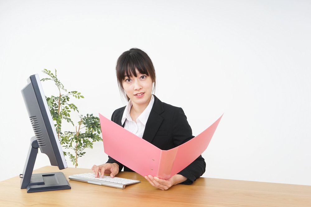 A business woman doing her work
