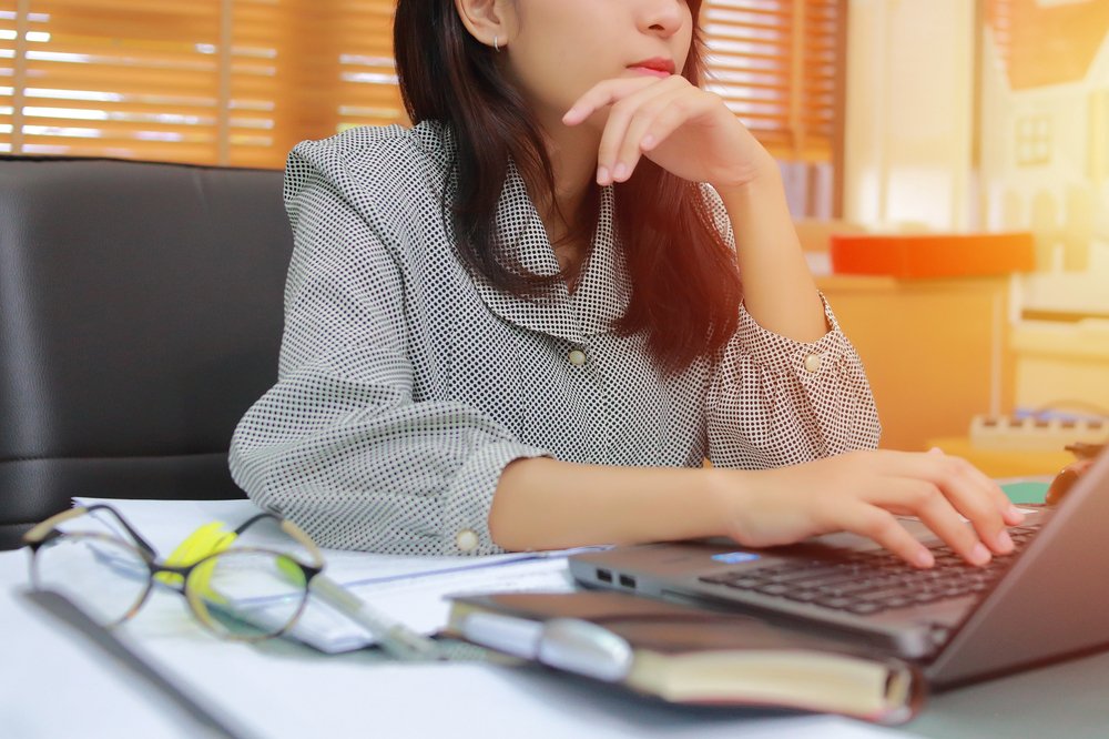 A business woman focusing on her work